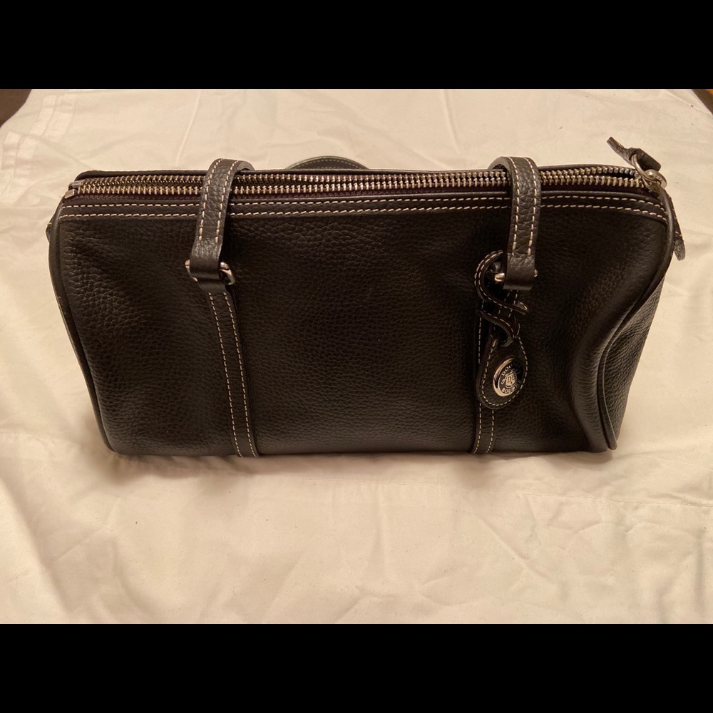 dooney bourke handbags leather.